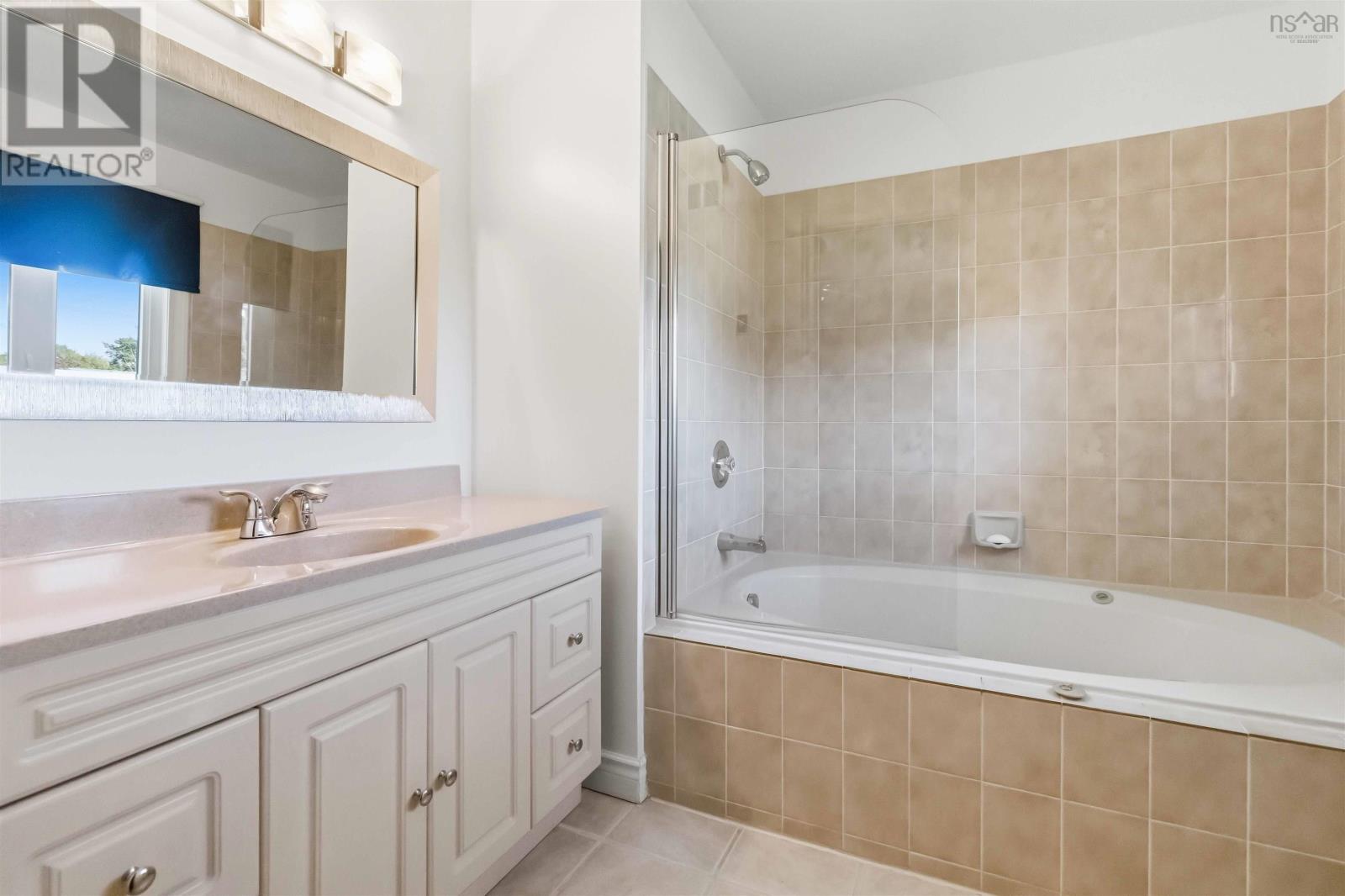 32 Bow Street Property Photo 19