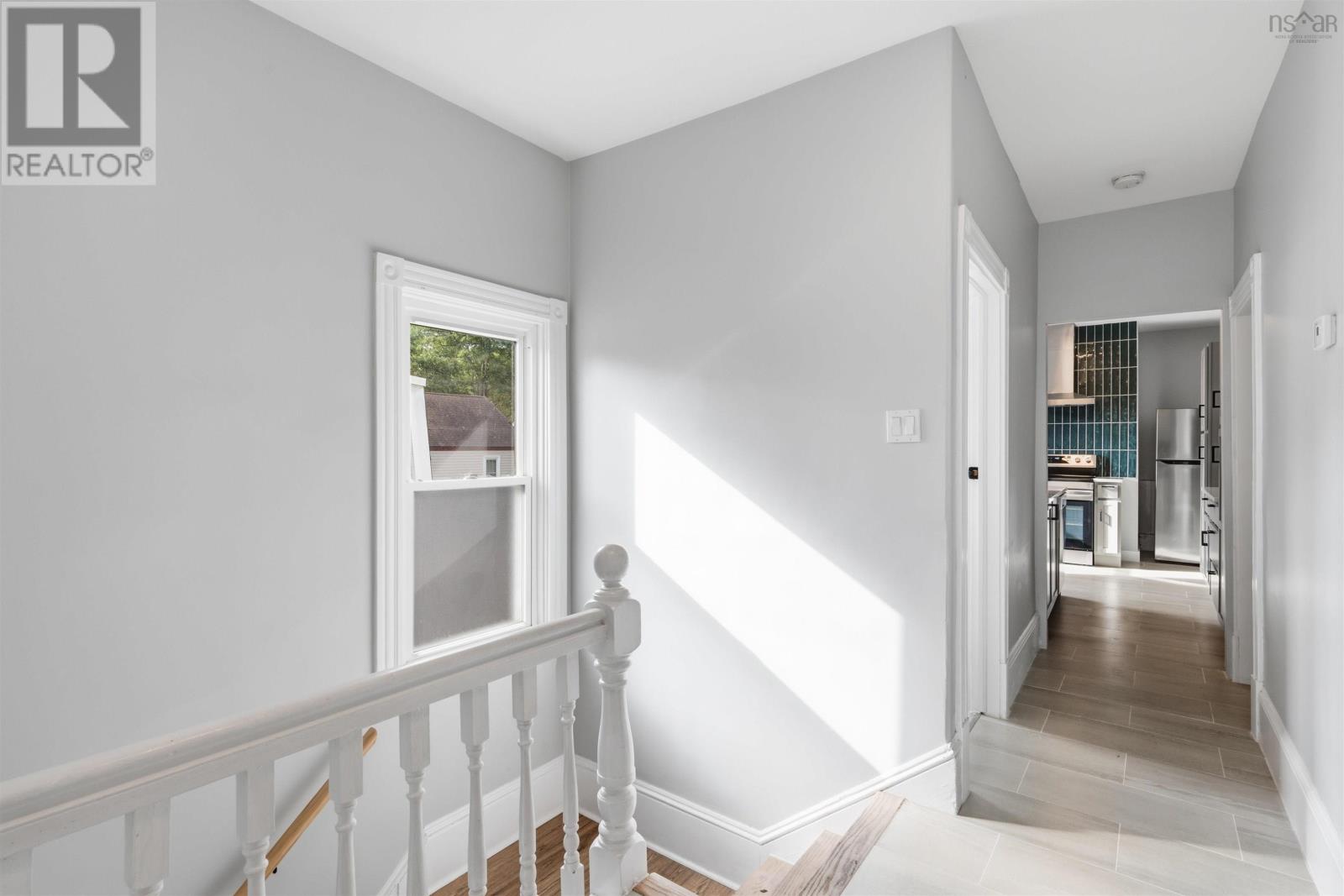 2512 Oxford Street Property Photo 3