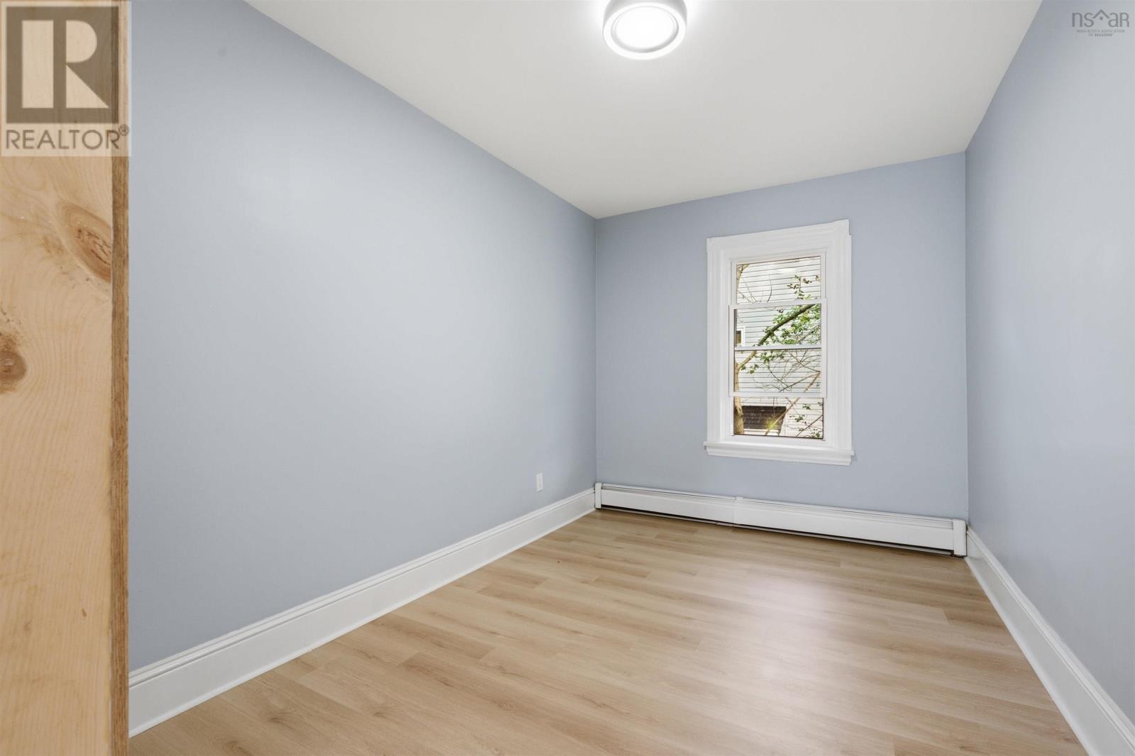 2512 Oxford Street Property Photo 6