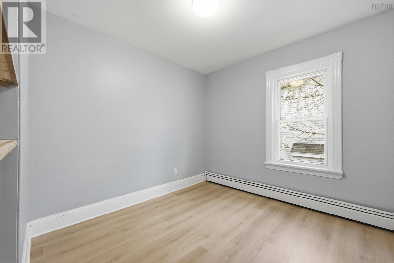 2512 Oxford Street Property Photo 9