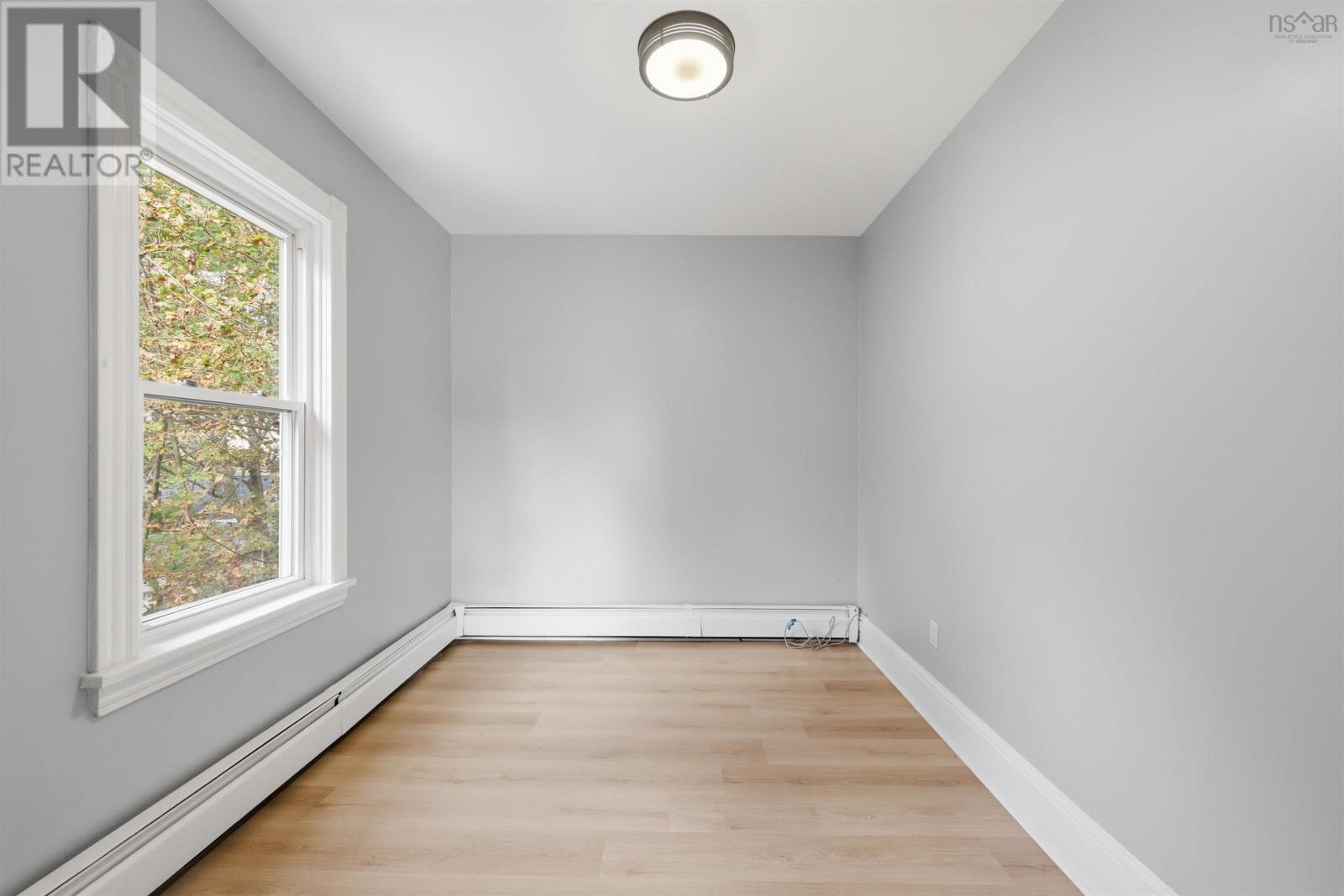 2512 Oxford Street Property Photo 13