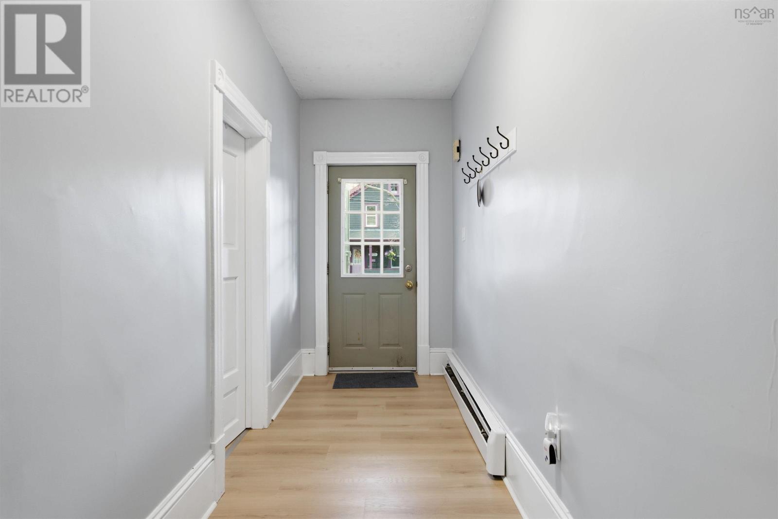 2512 Oxford Street Property Photo 14