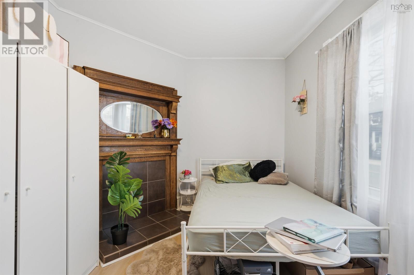 2512 Oxford Street Property Photo 16