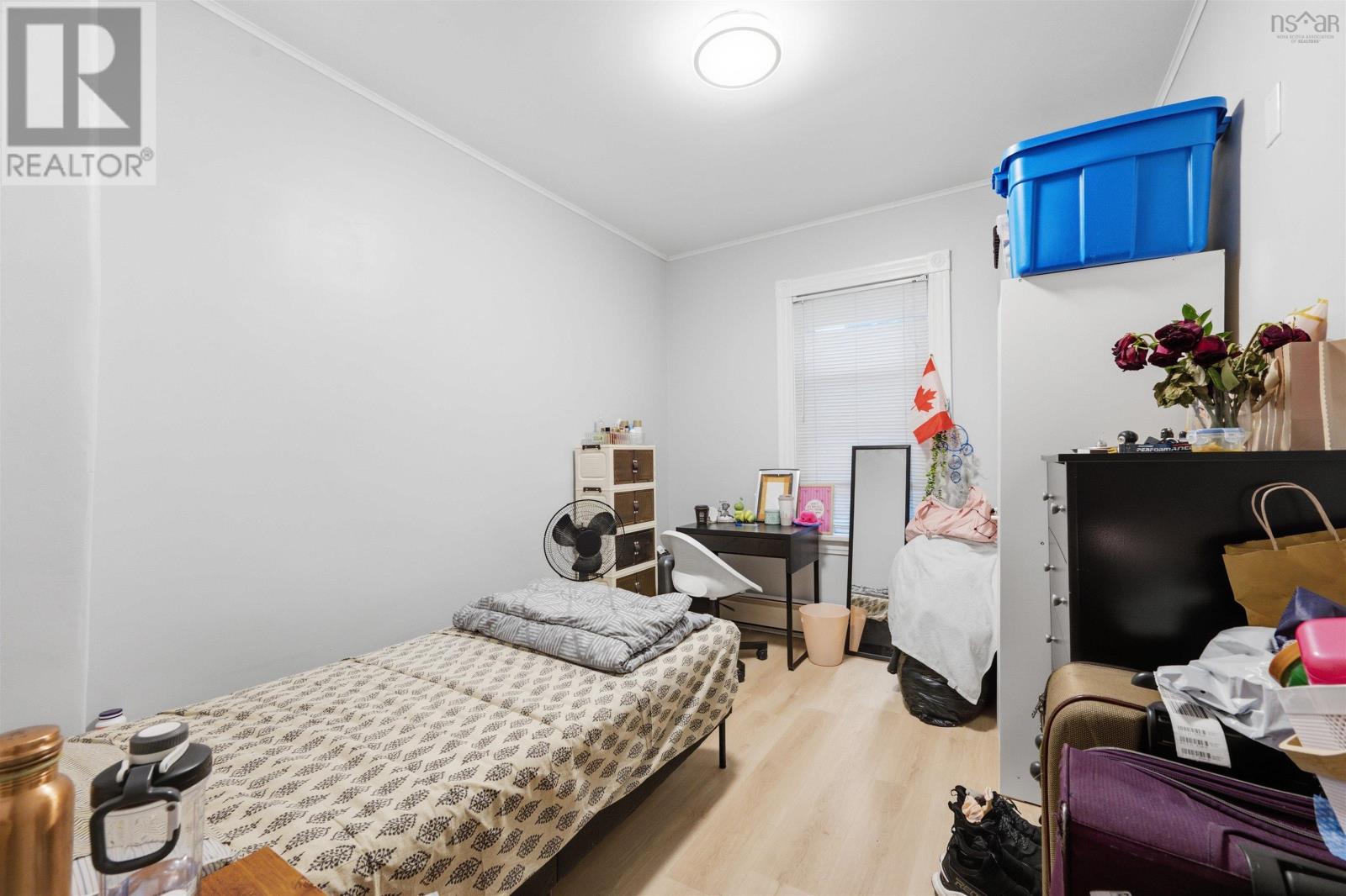 2512 Oxford Street Property Photo 17