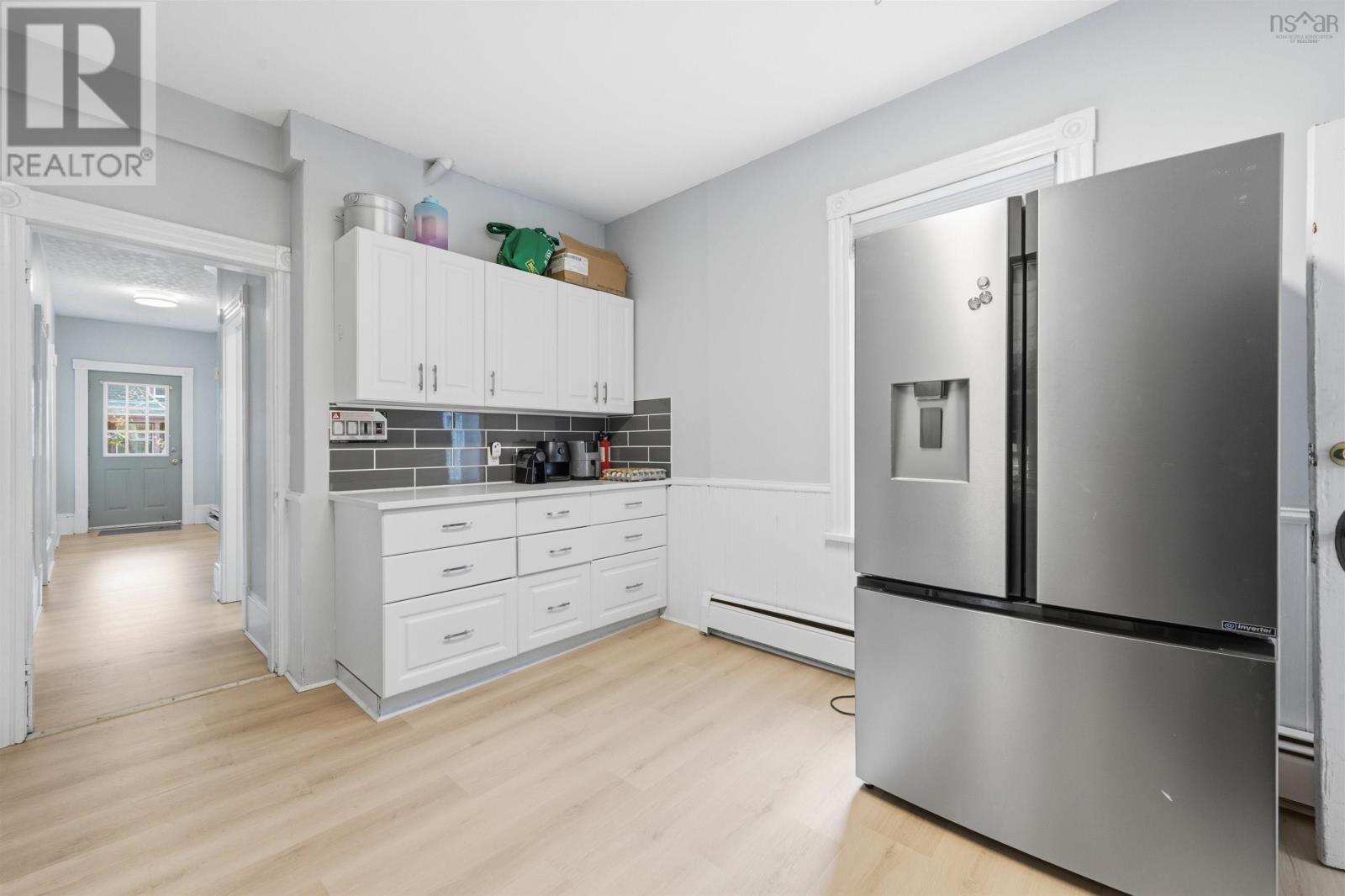 2512 Oxford Street Property Photo 19