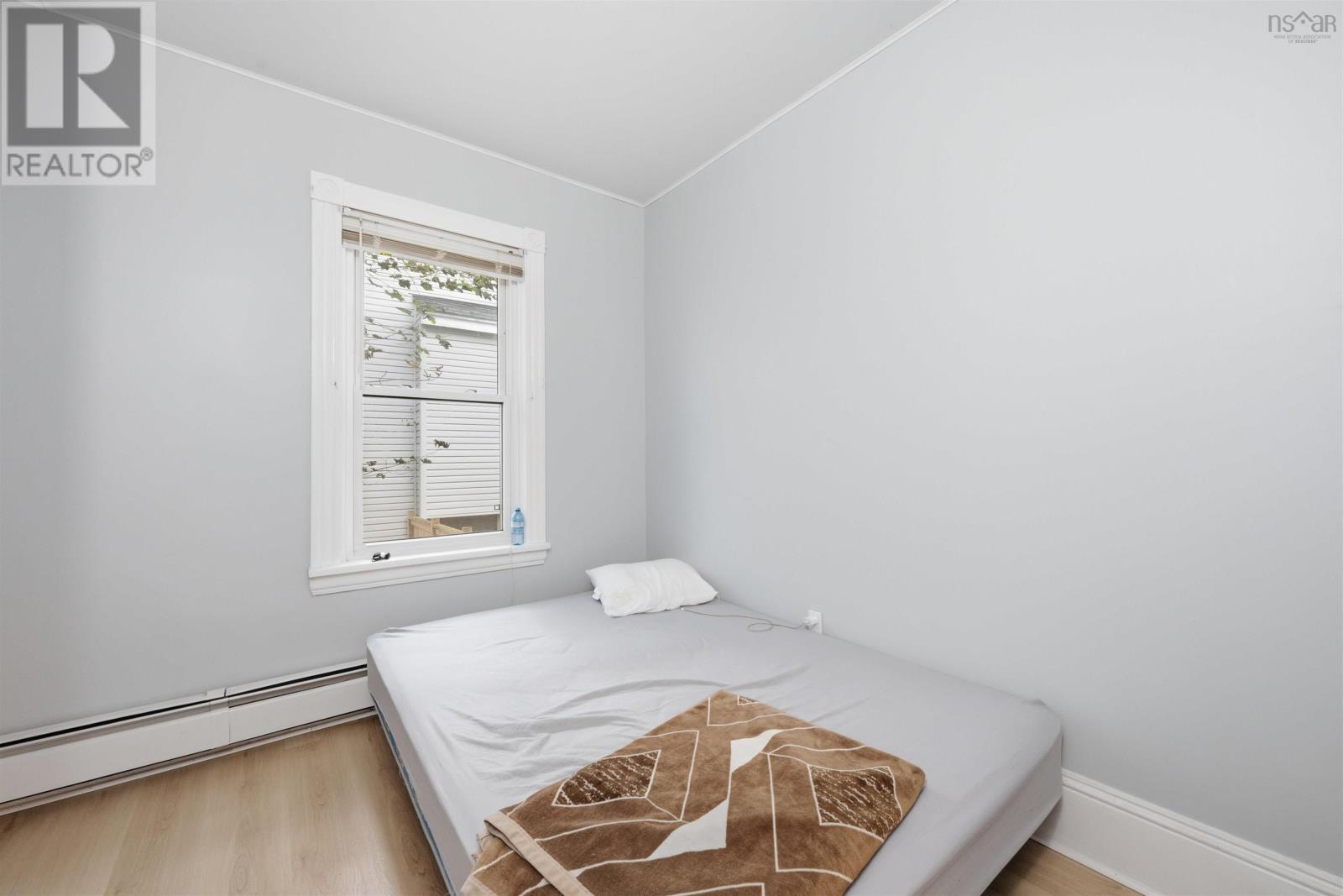 2512 Oxford Street Property Photo 20