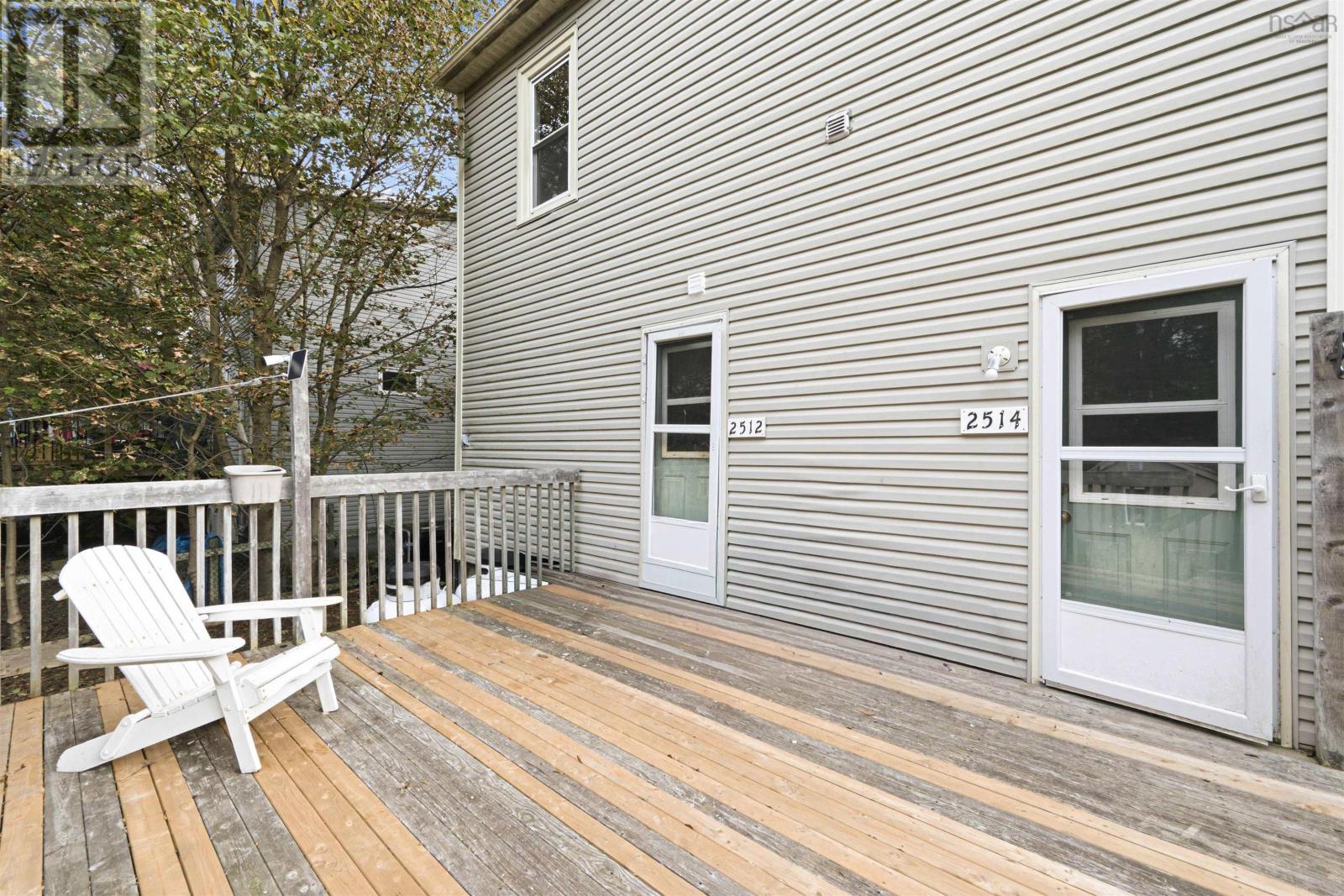 2512 Oxford Street Property Photo 22