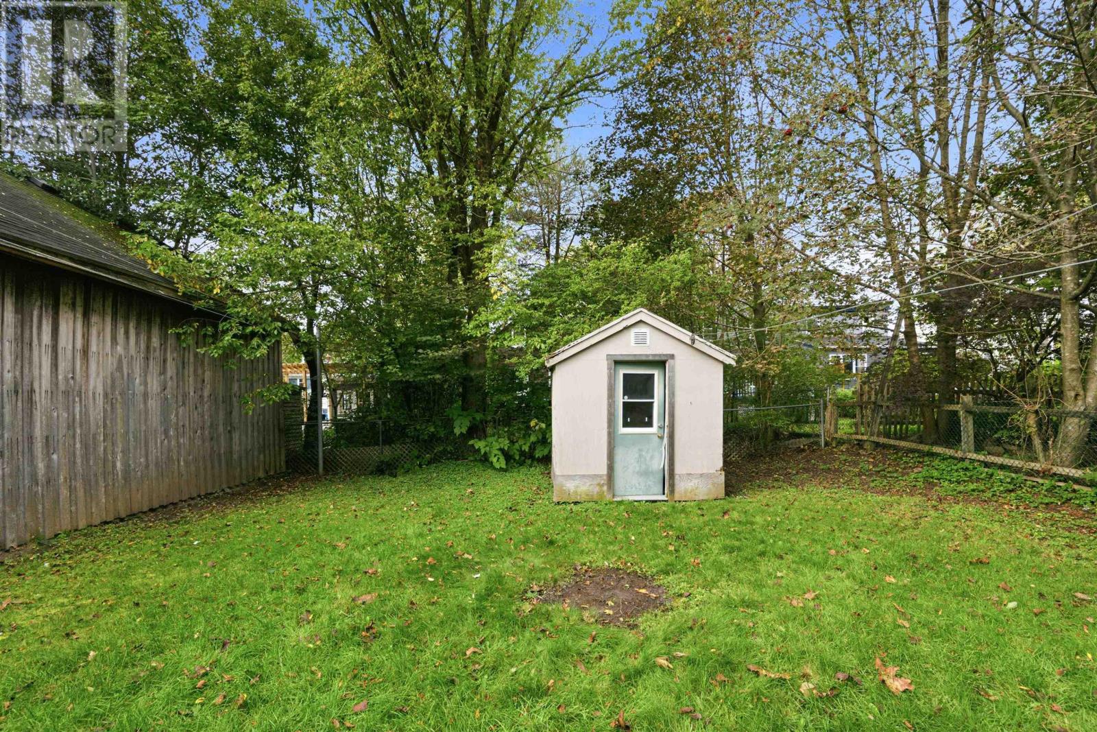 2512 Oxford Street Property Photo 23
