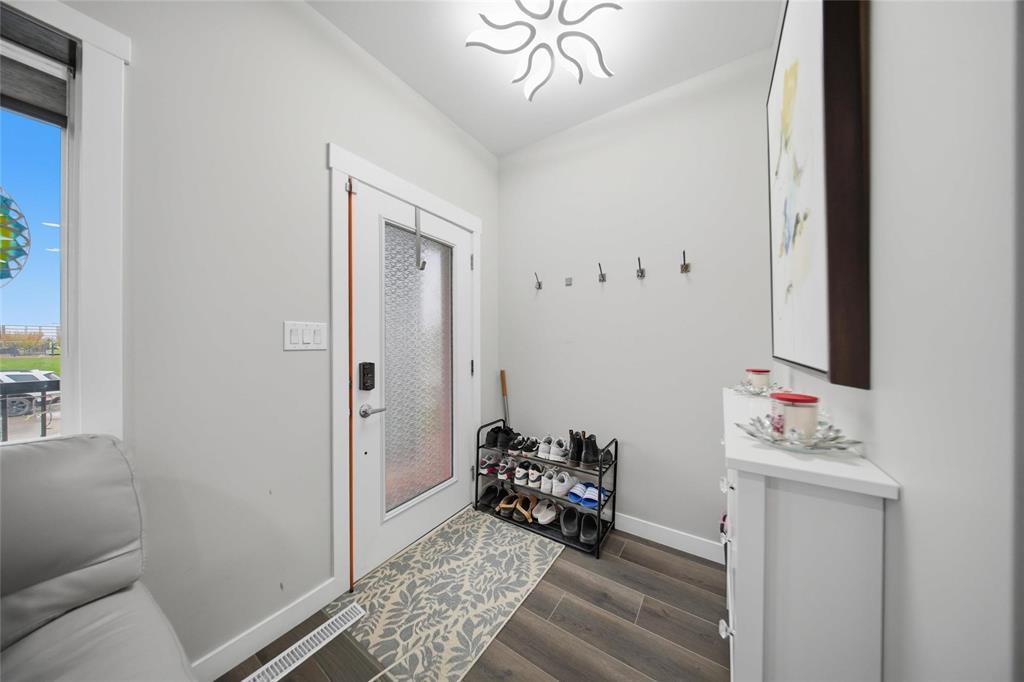 19 Mira Gate Property Photo 4