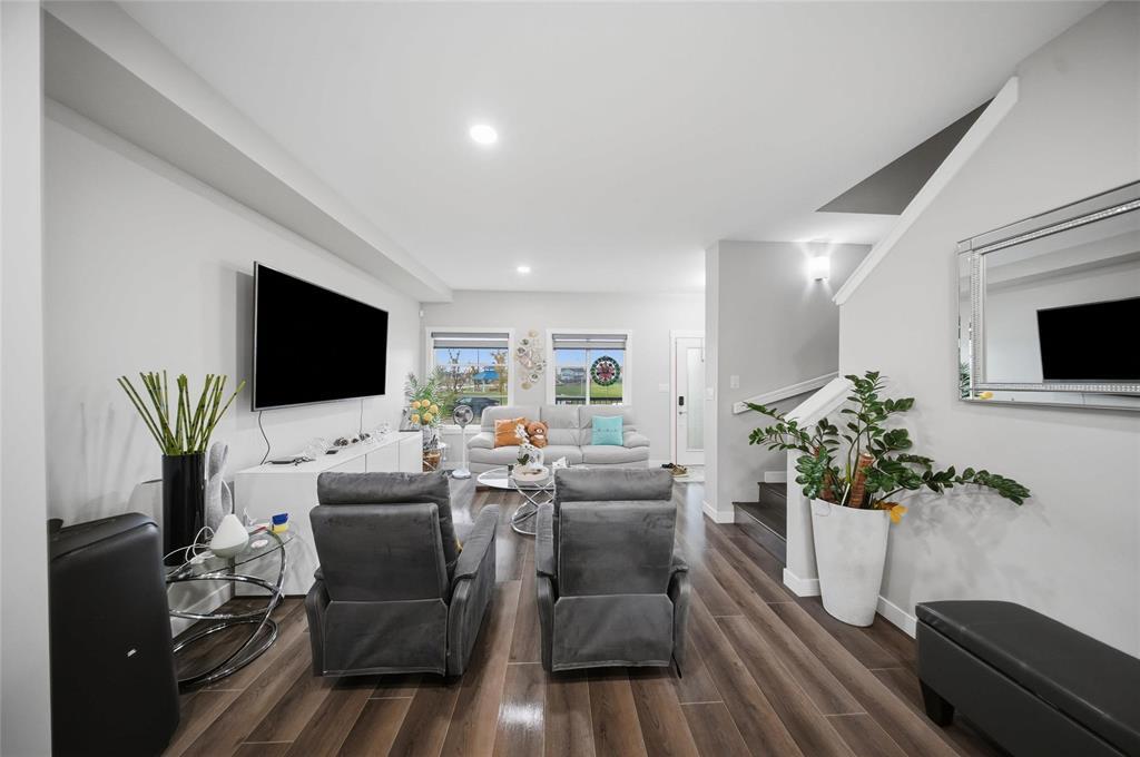 19 Mira Gate Property Photo 5
