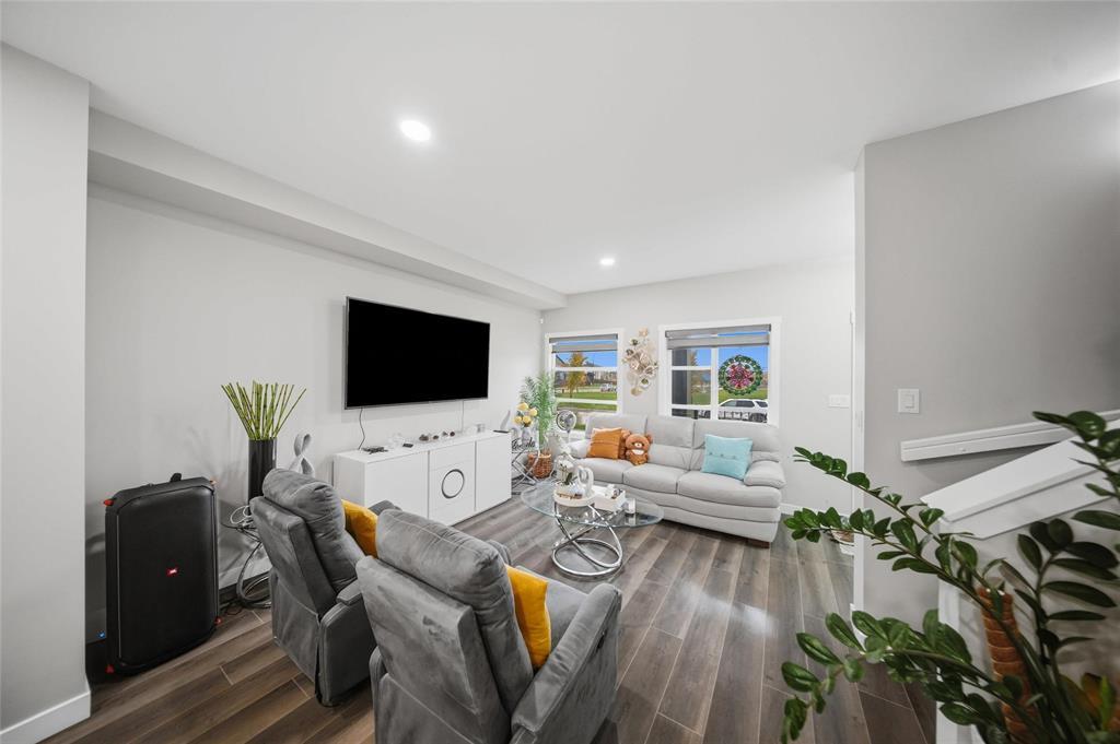 19 Mira Gate Property Photo 7