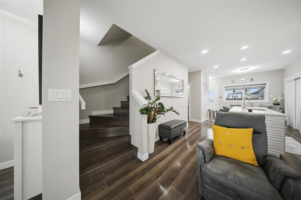 19 Mira Gate Property Photo 16