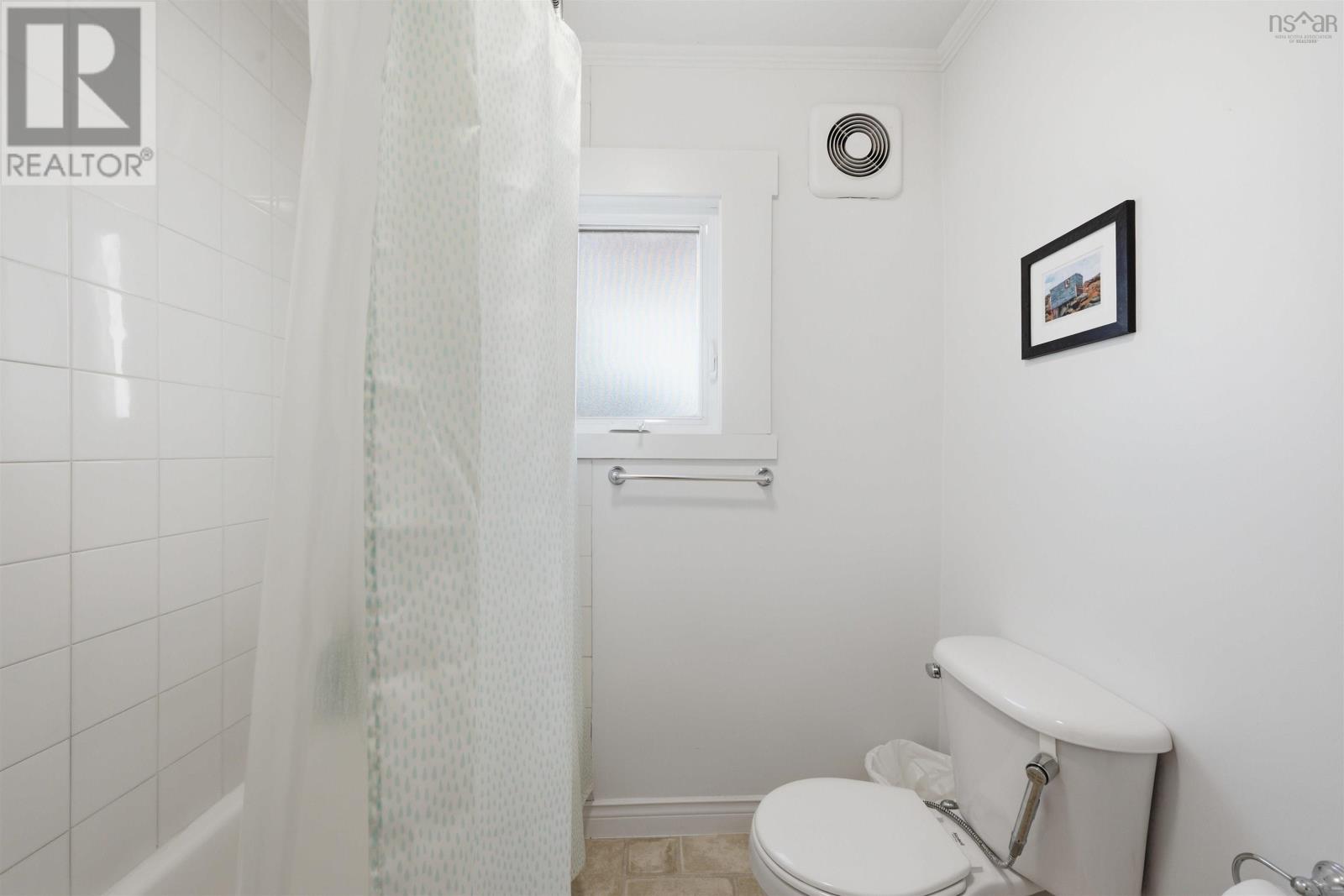 2457 Gladstone Street Property Photo 10