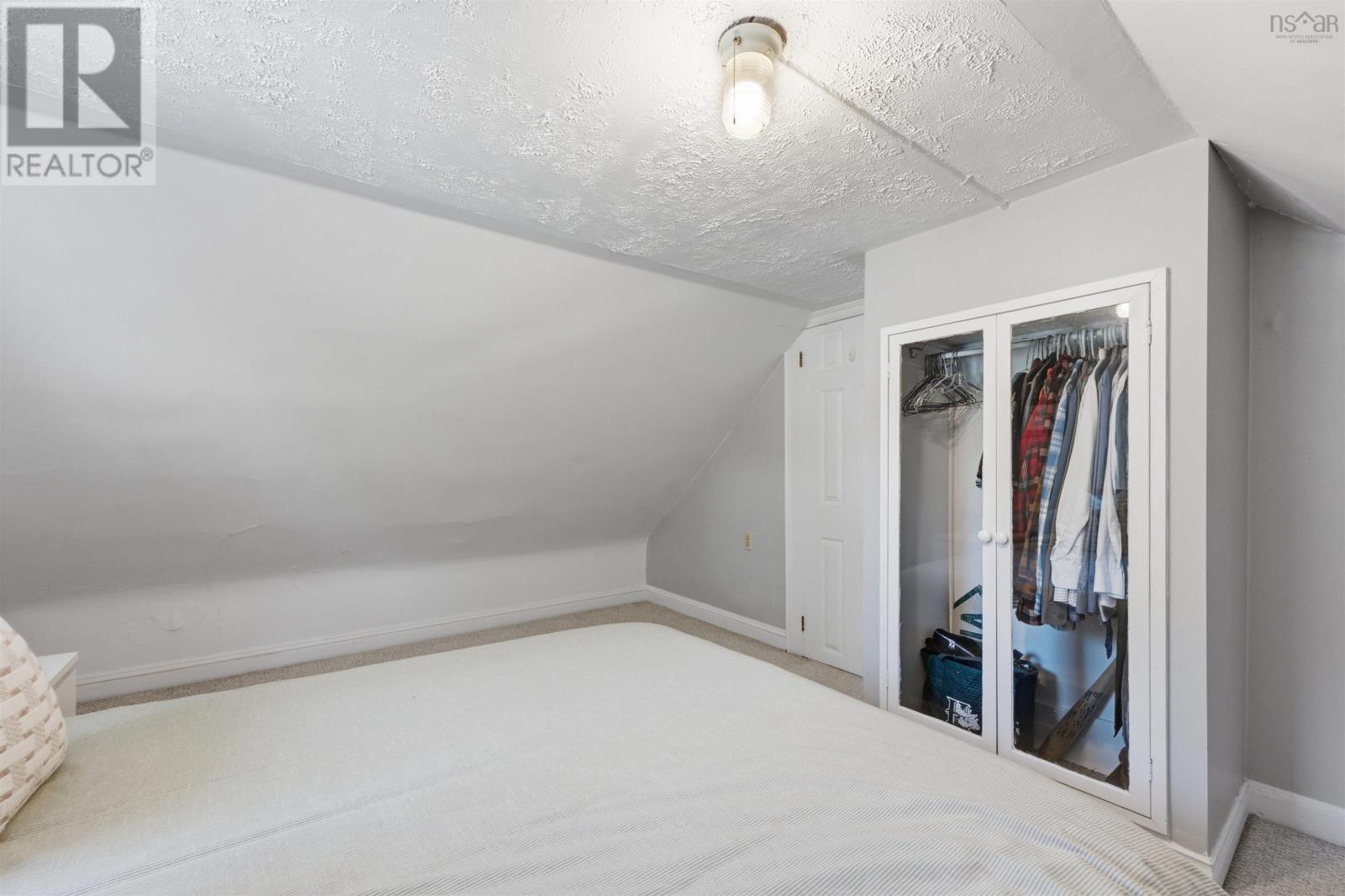 2457 Gladstone Street Property Photo 32