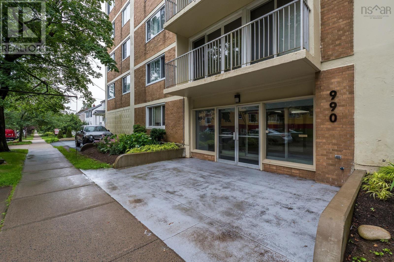 502 990 Mclean Street Property Photo 1