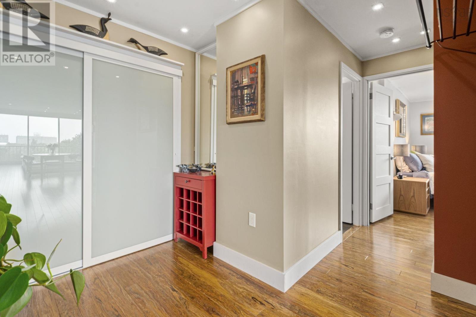 502 990 Mclean Street Property Photo 5