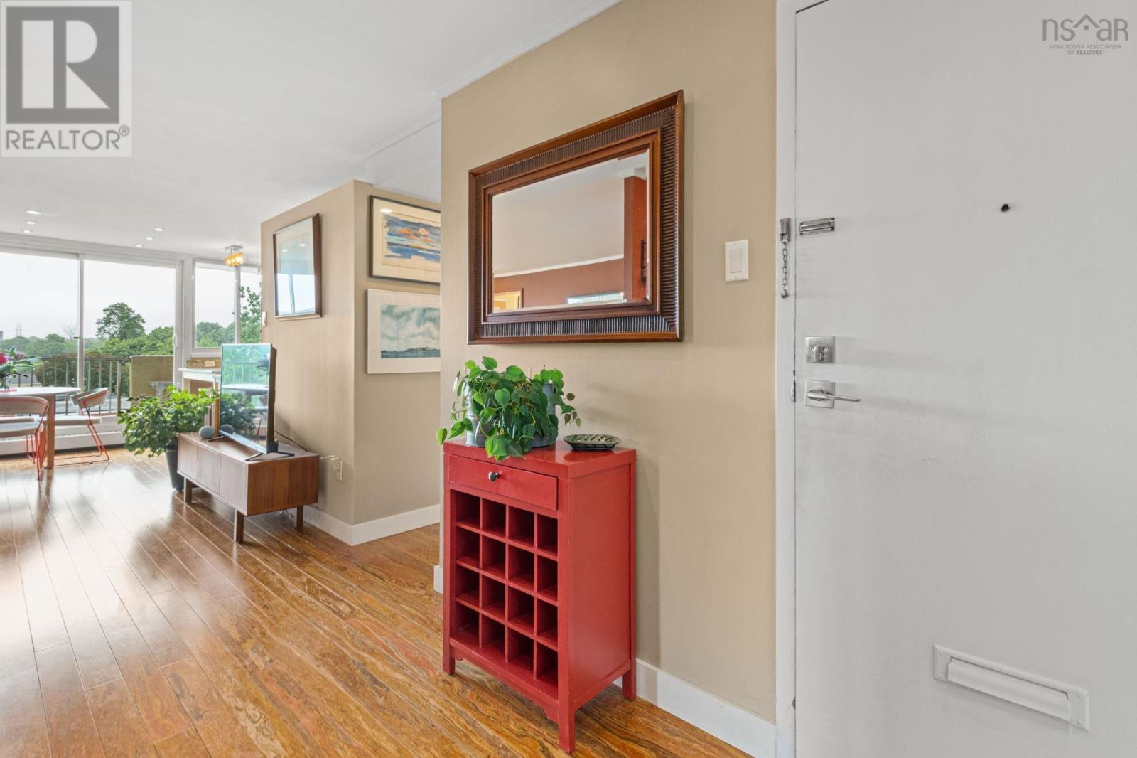 502 990 Mclean Street Property Photo 7