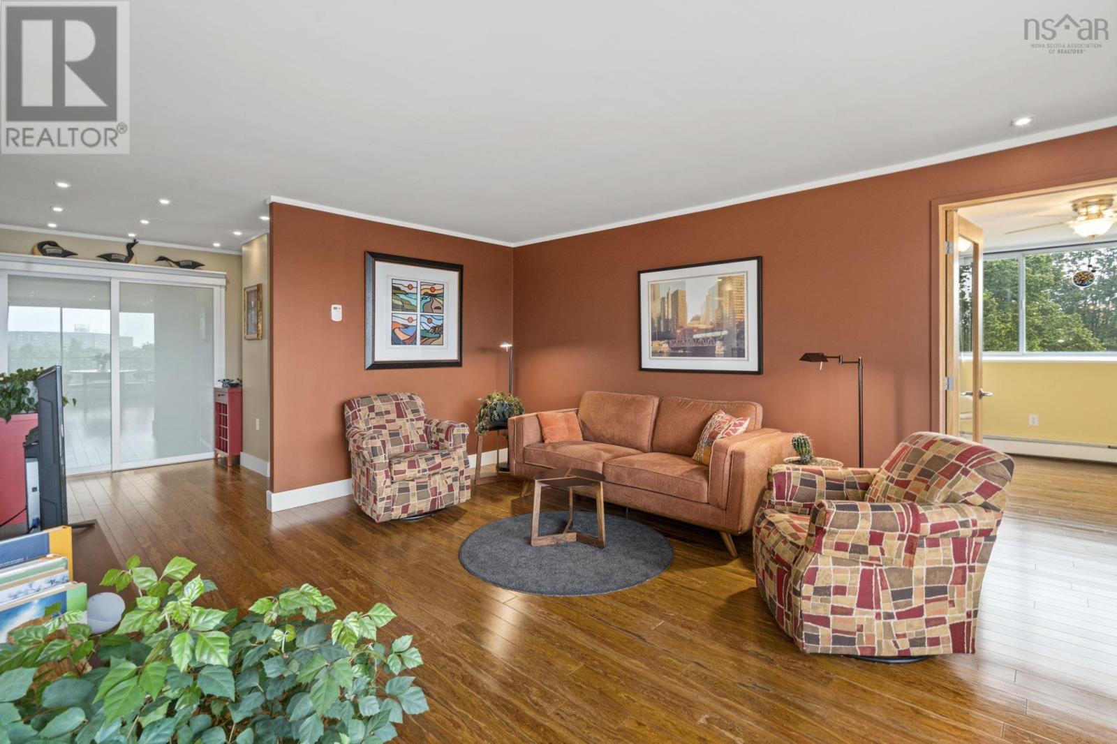 502 990 Mclean Street Property Photo 11