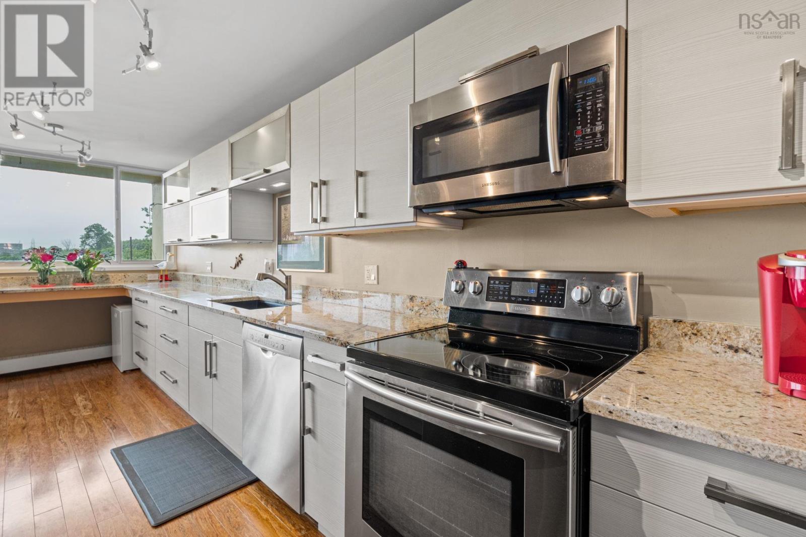 502 990 Mclean Street Property Photo 13