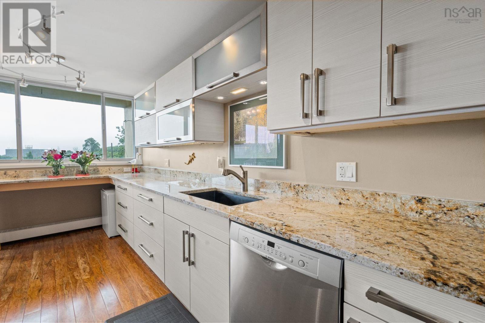502 990 Mclean Street Property Photo 15