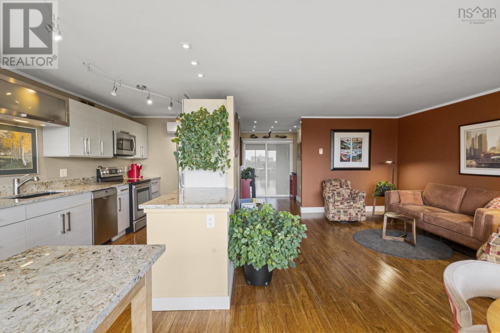 502 990 Mclean Street Property Photo 18