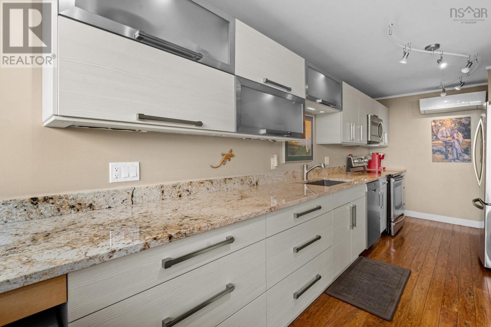 502 990 Mclean Street Property Photo 22