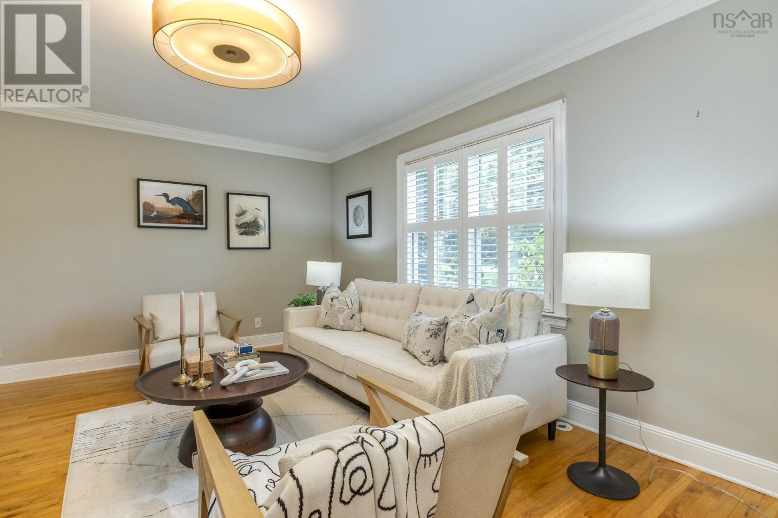 2561 Newton Avenue Property Photo 3