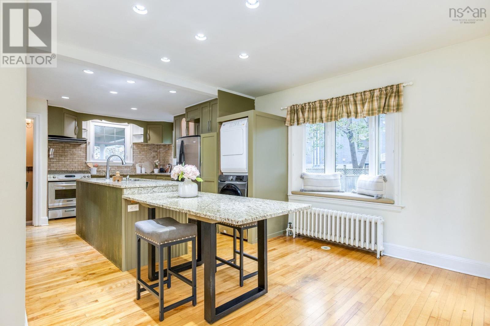 2561 Newton Avenue Property Photo 8