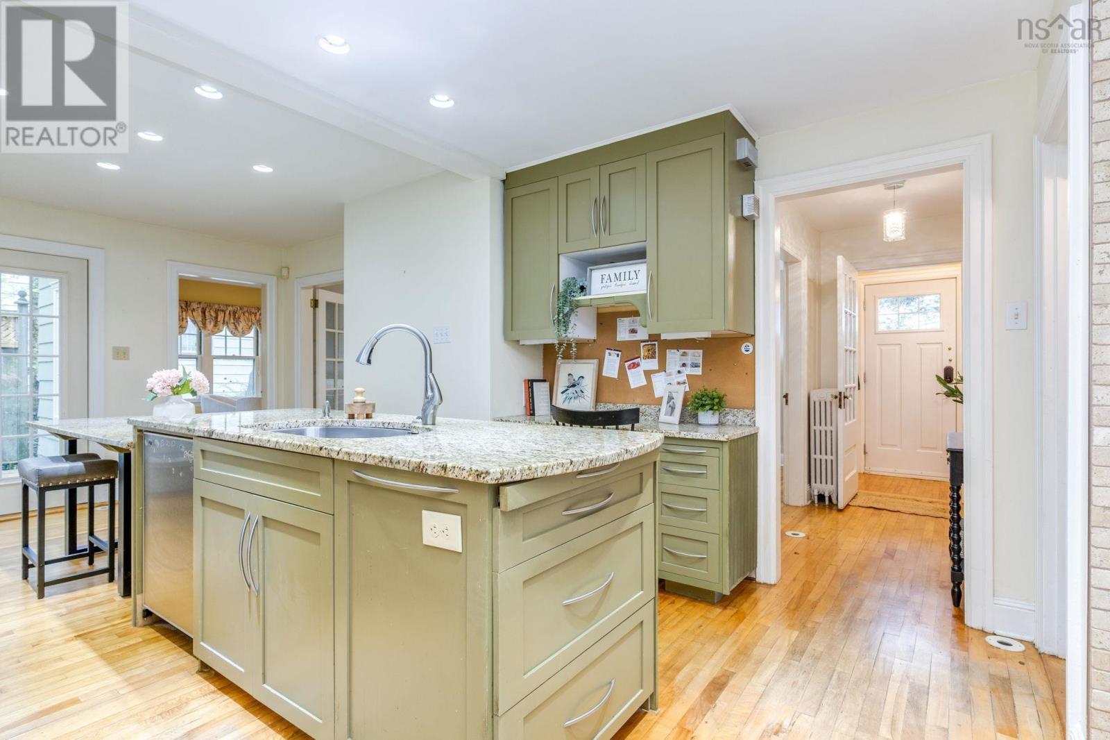 2561 Newton Avenue Property Photo 11