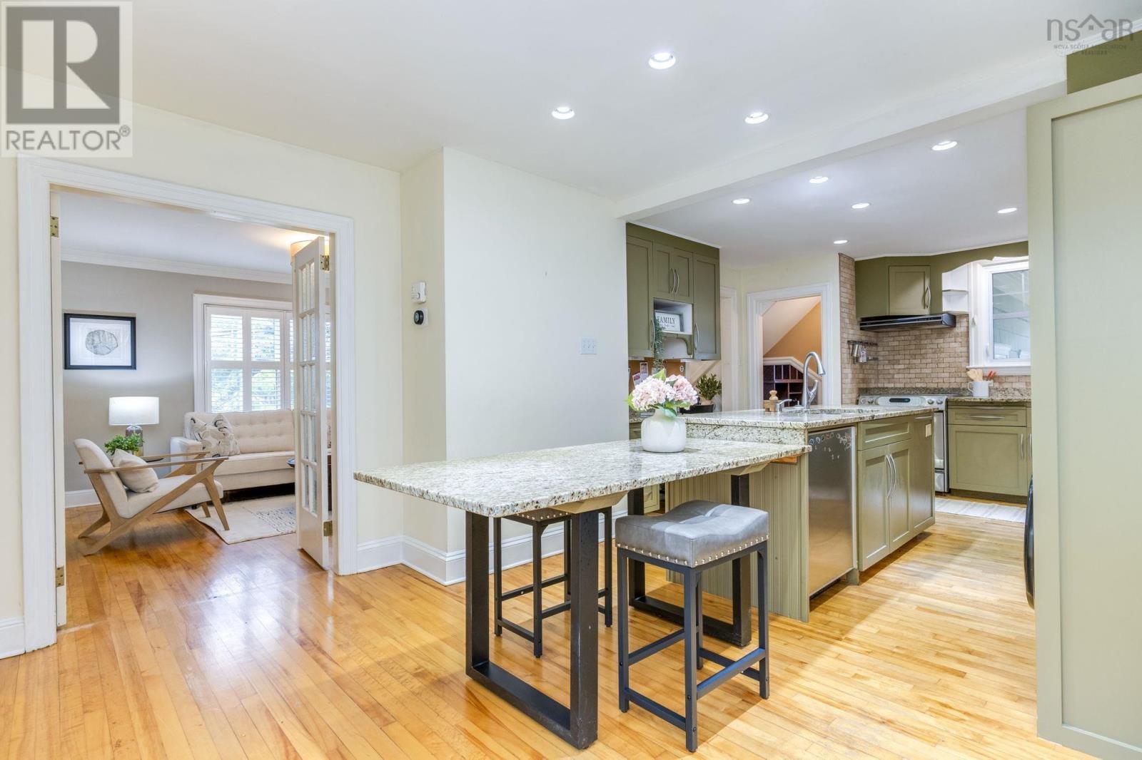 2561 Newton Avenue Property Photo 14