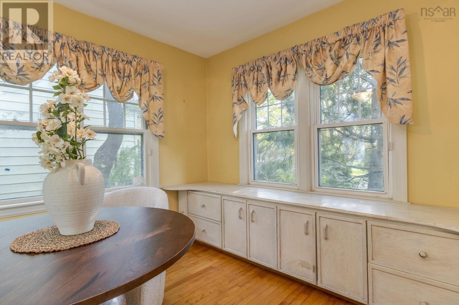 2561 Newton Avenue Property Photo 16