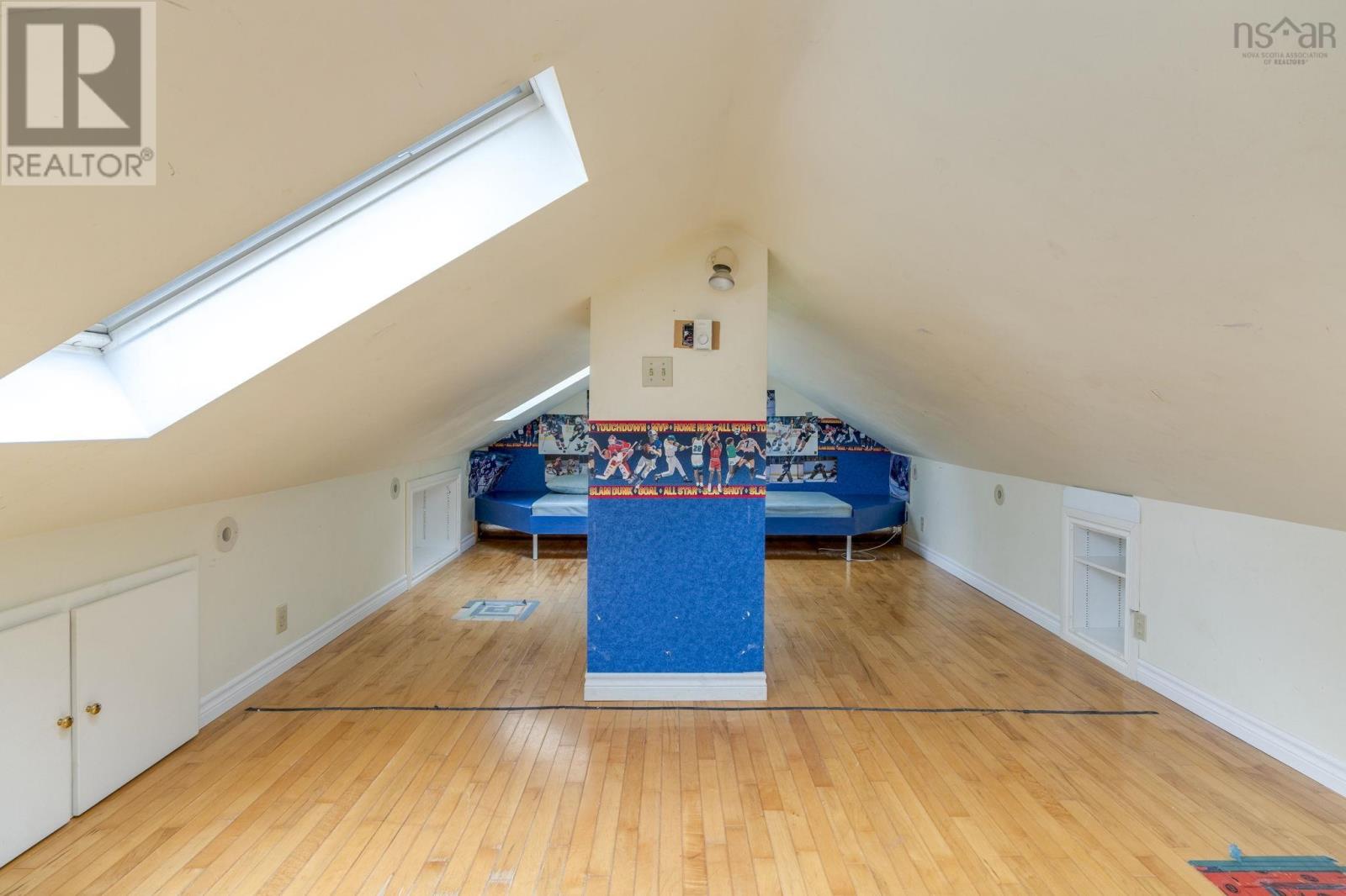 2561 Newton Avenue Property Photo 36