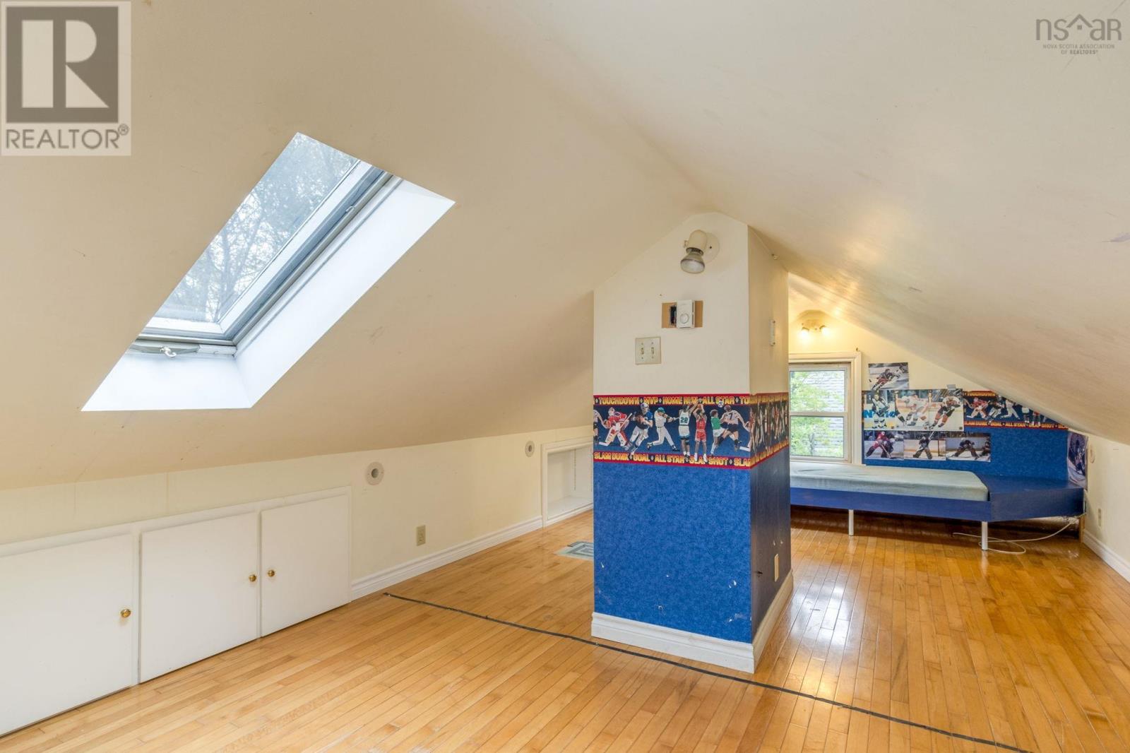 2561 Newton Avenue Property Photo 37
