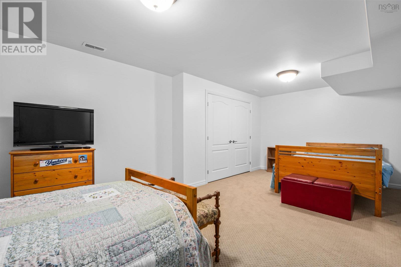170 Magnate Court Property Photo 28
