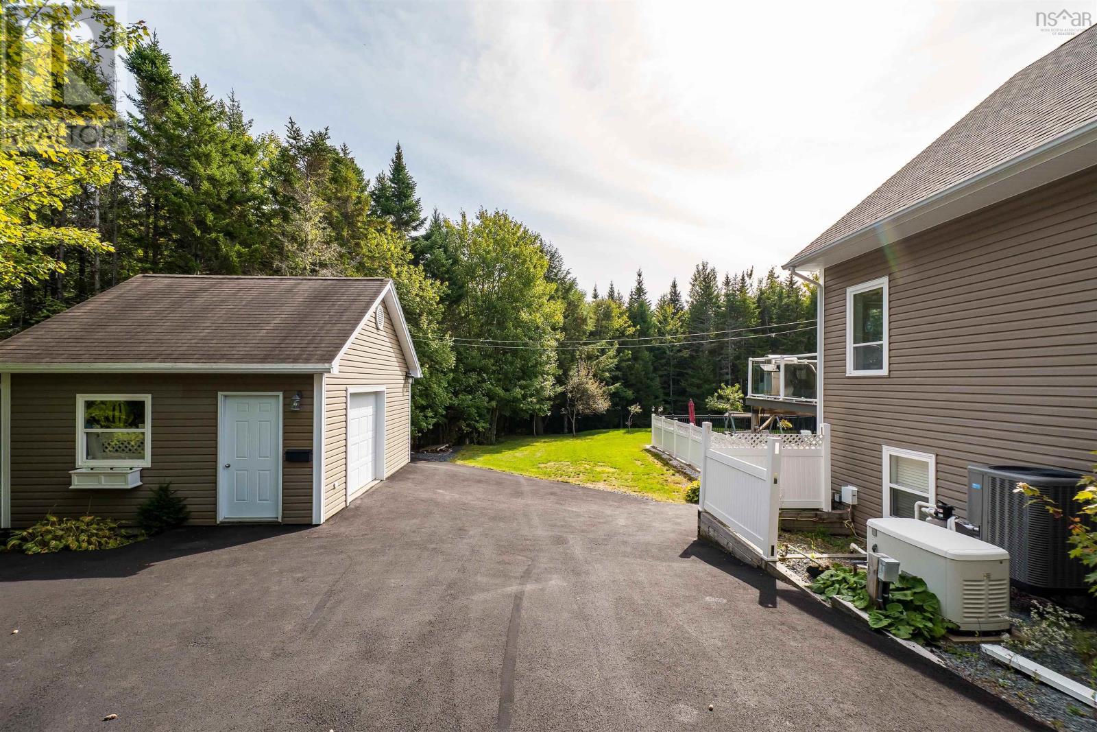170 Magnate Court Property Photo 34