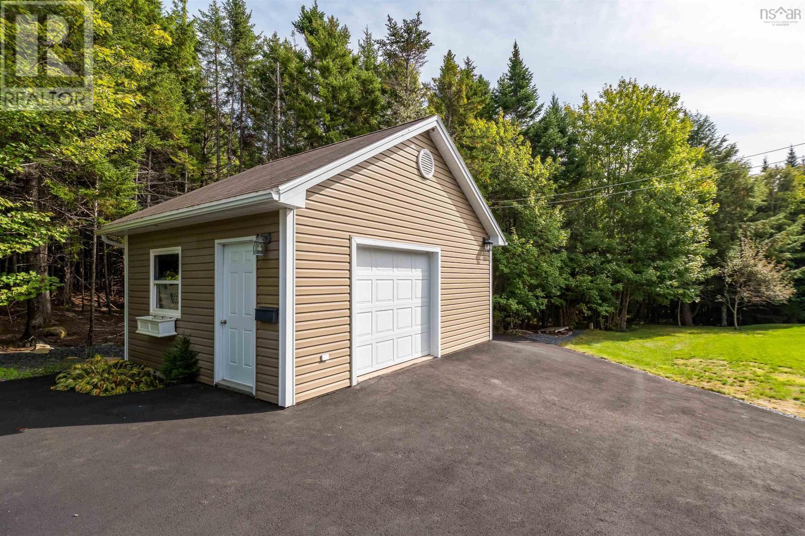 170 Magnate Court Property Photo 35