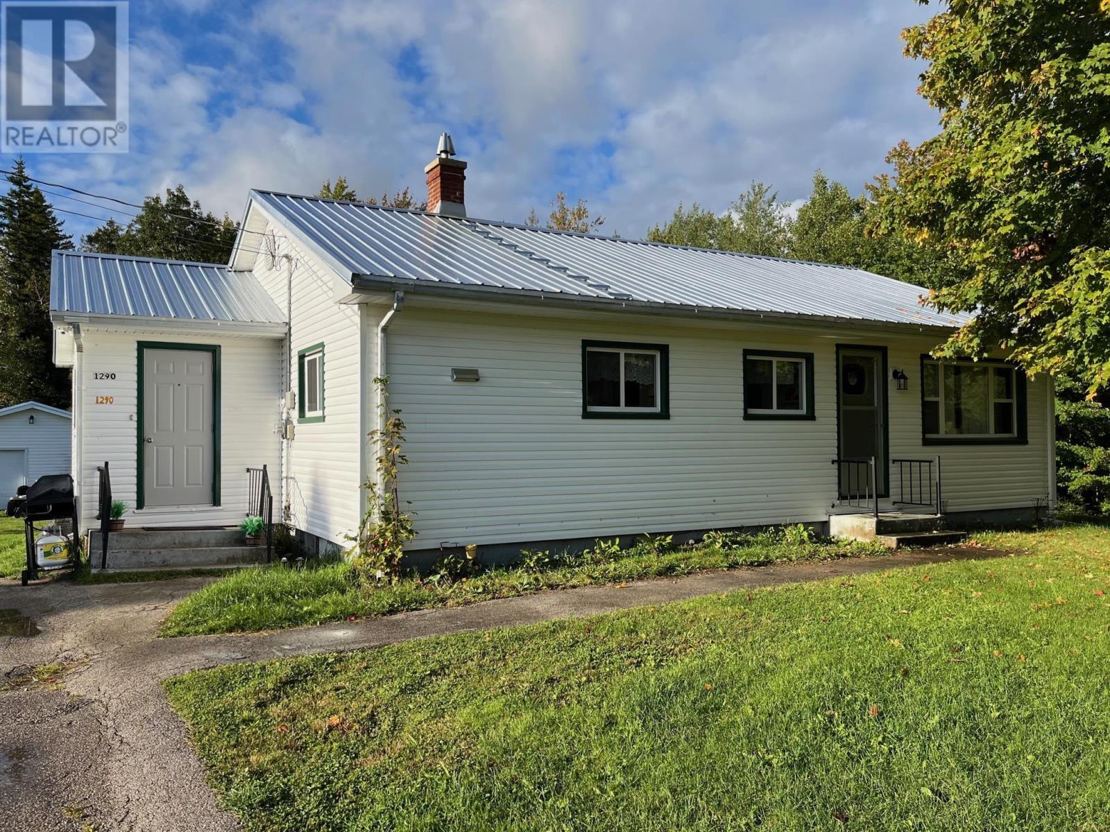 1290 Ridge Road Property Photo 3