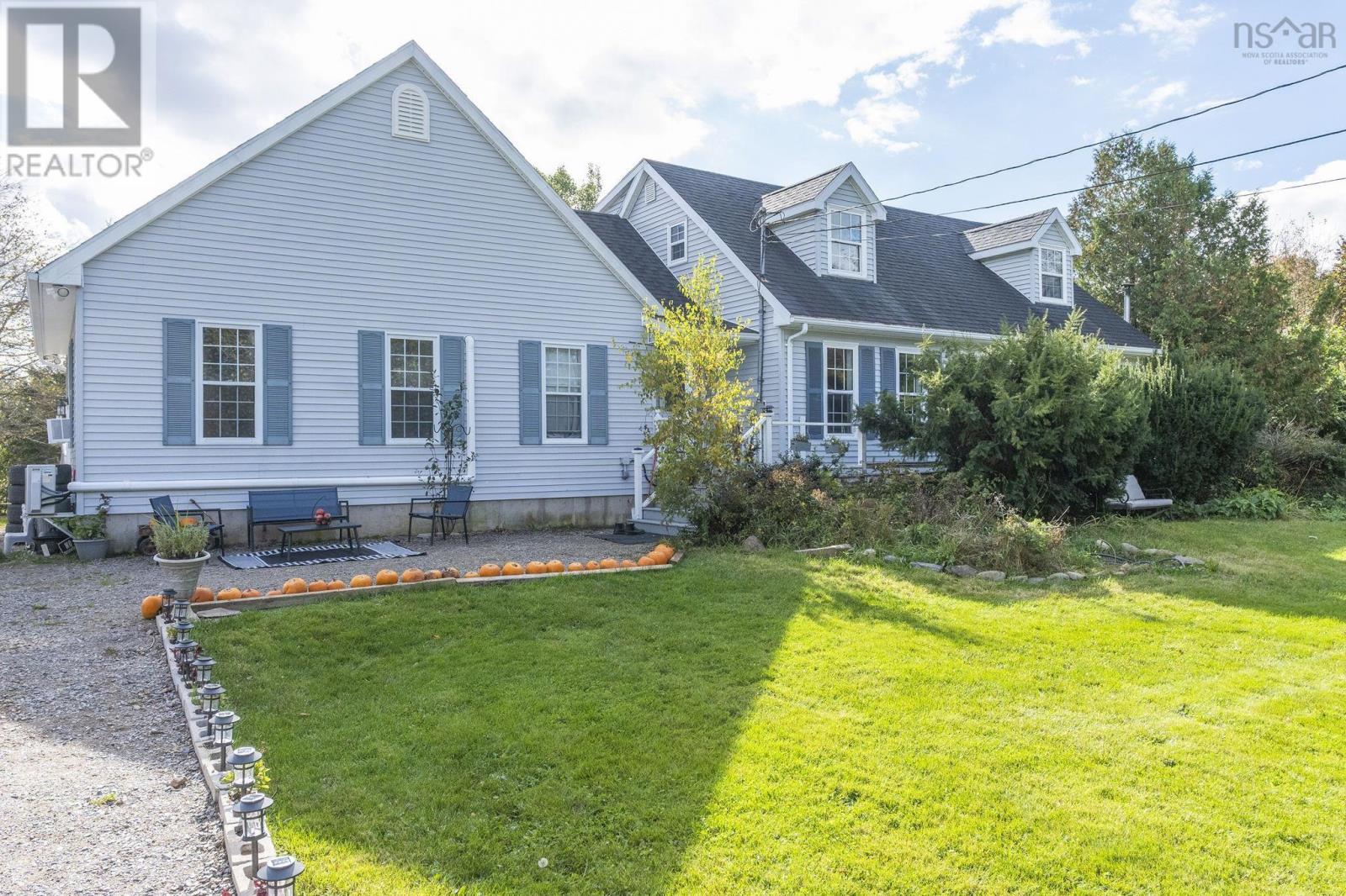 1019 English Mountain Road Property Photo 1