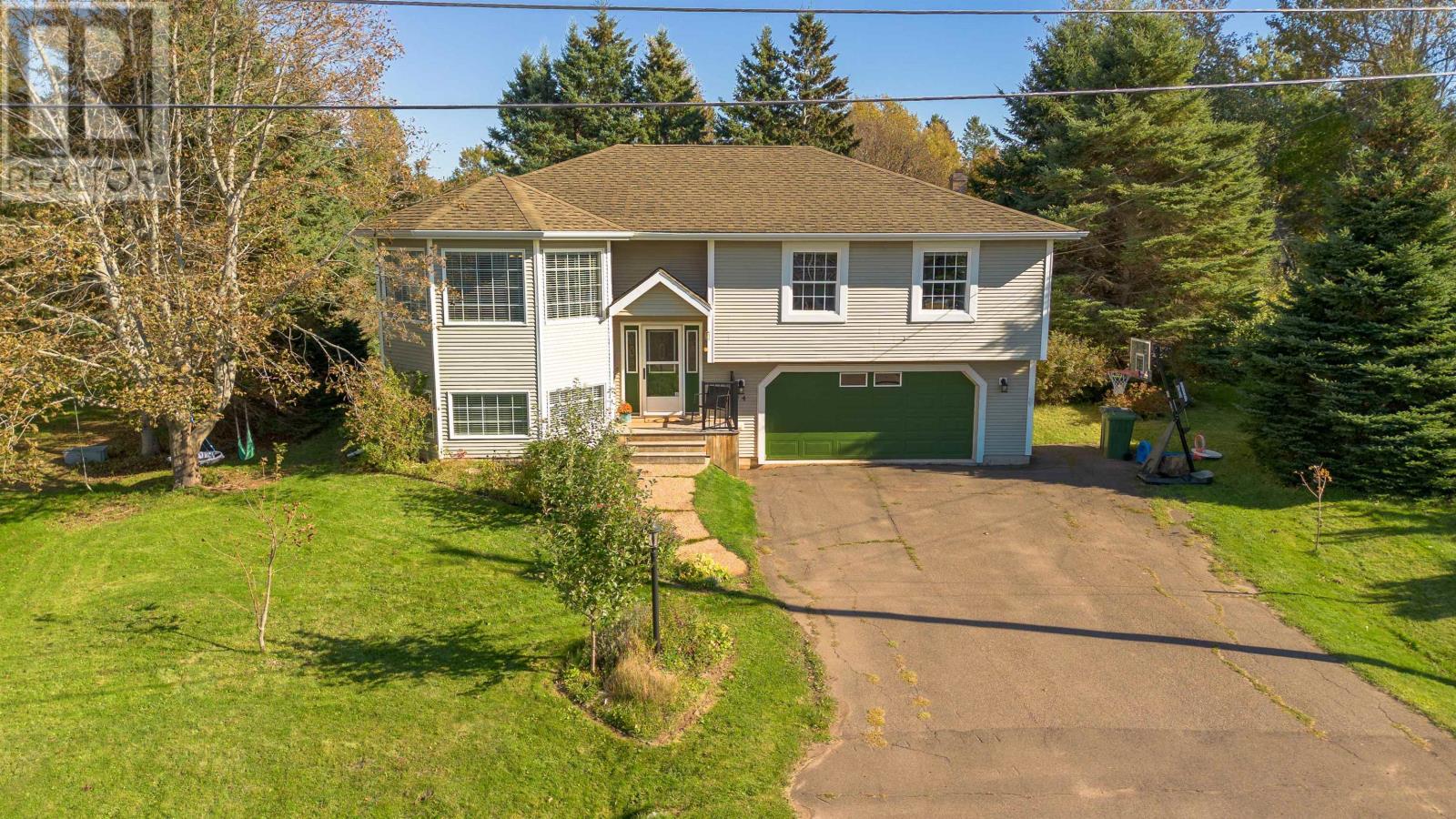 124 GREENSVIEW Drive Property Photo 1