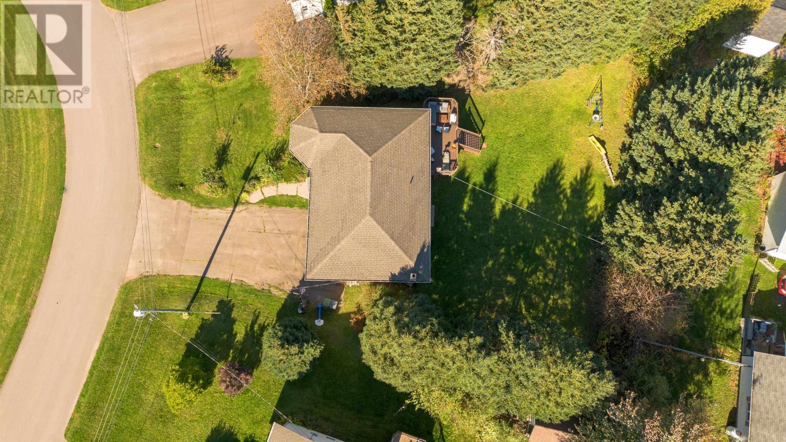 124 Greensview Drive Property Photo 3