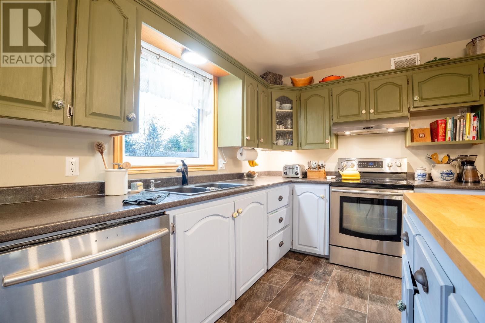 124 Greensview Drive Property Photo 17