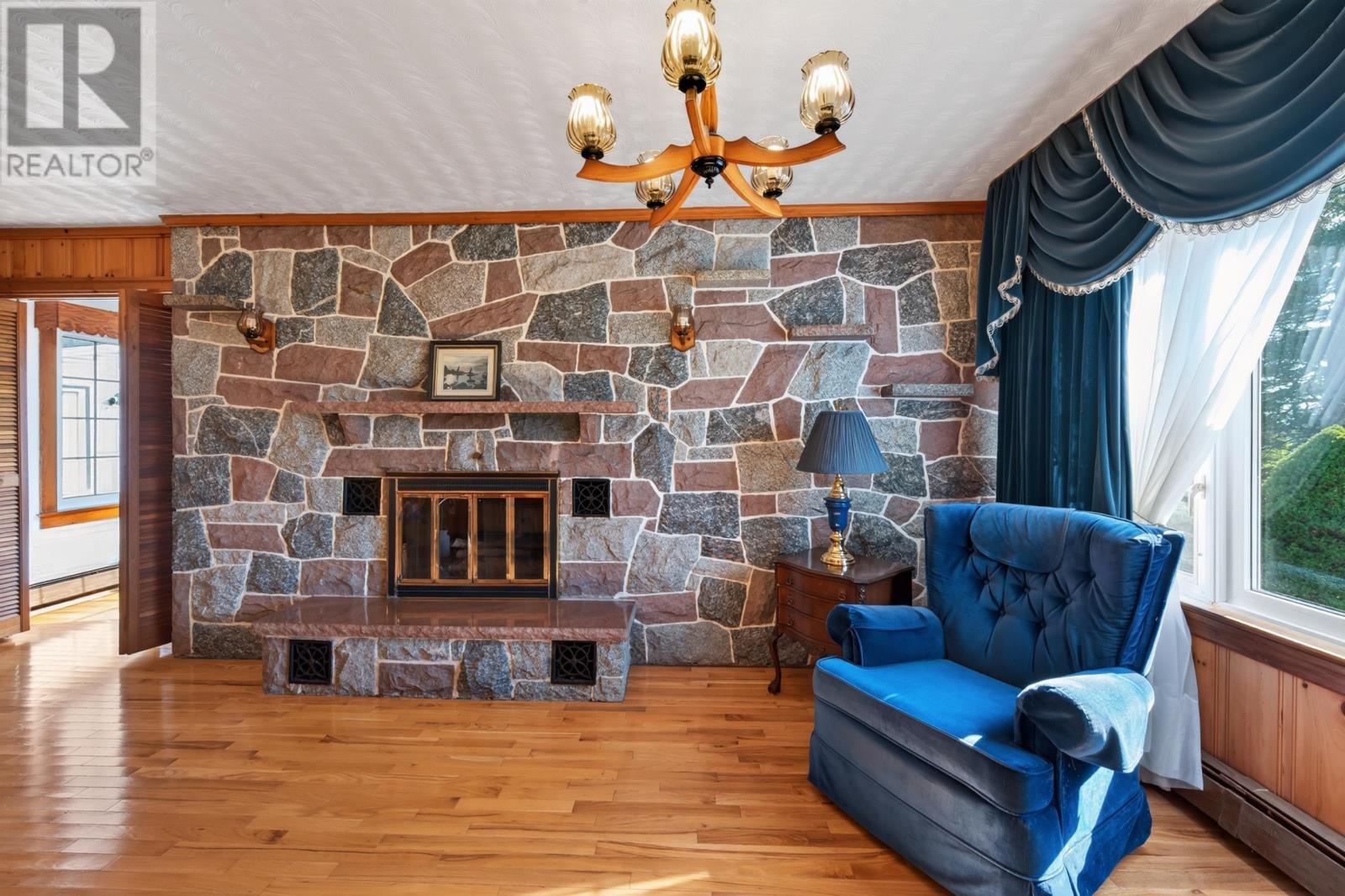 18467 Highway 7 Property Photo 4