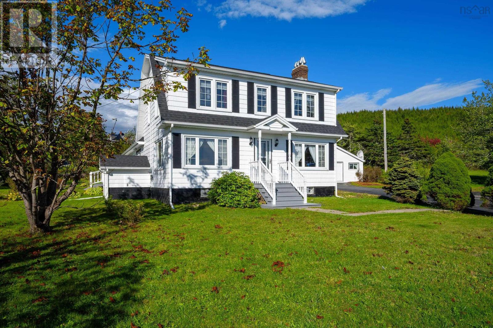 18467 Highway 7 Property Photo 5