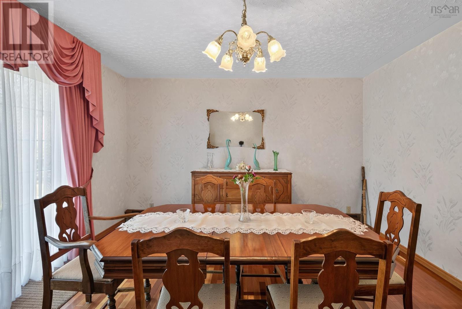 18467 Highway 7 Property Photo 14