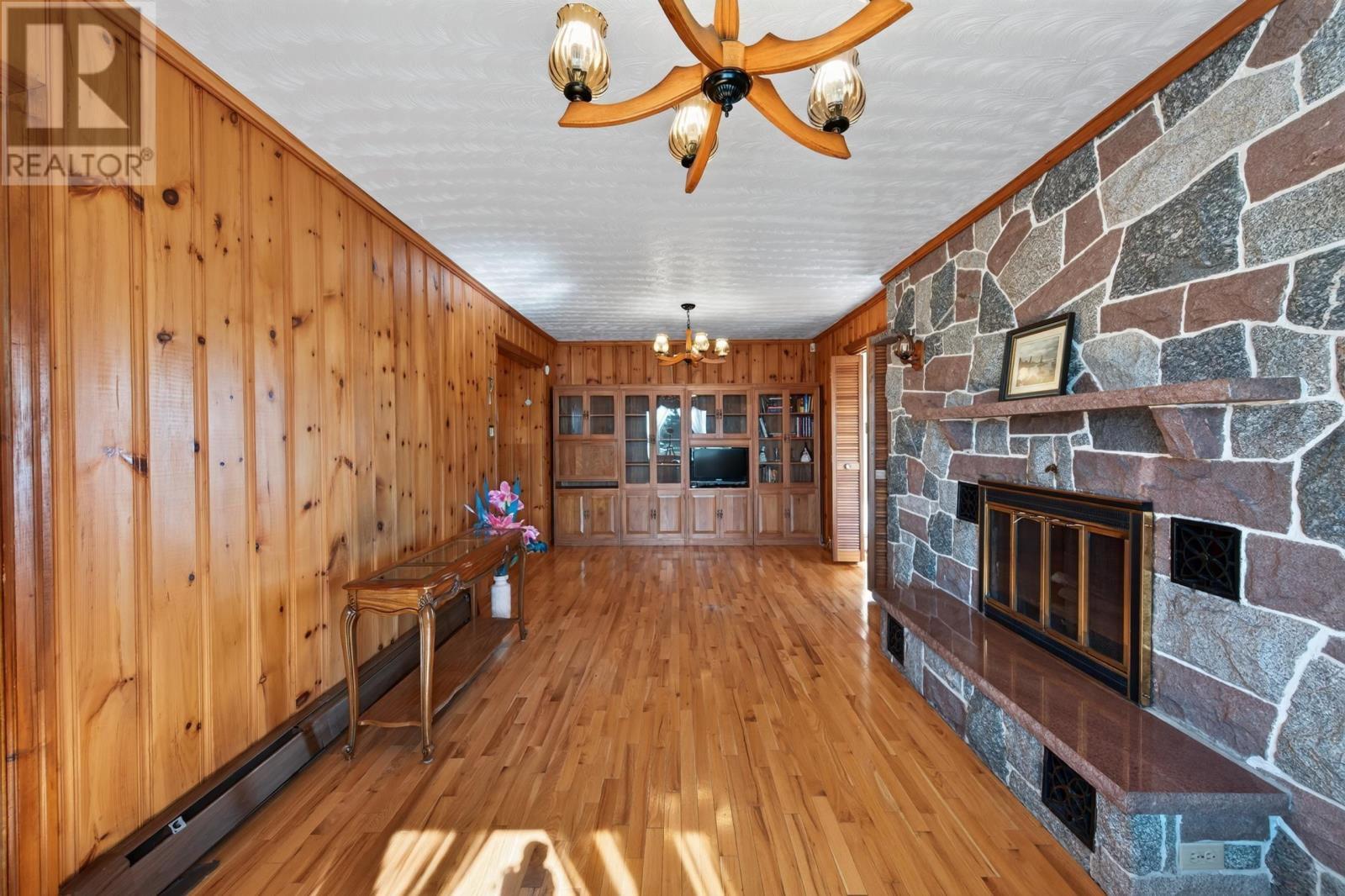 18467 Highway 7 Property Photo 23