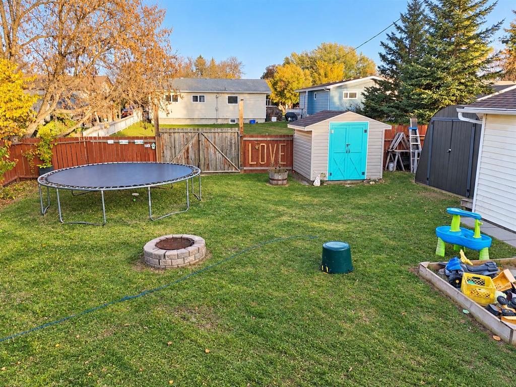 449 10th Avenue N Property Photo 3