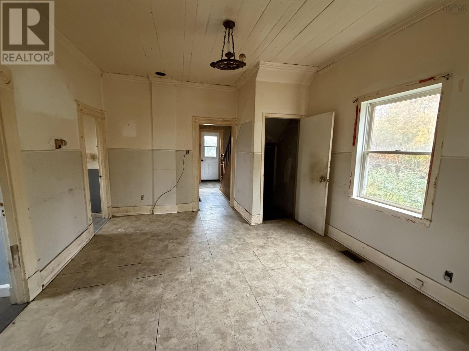 569 Pleasant Brook Road Property Photo 9