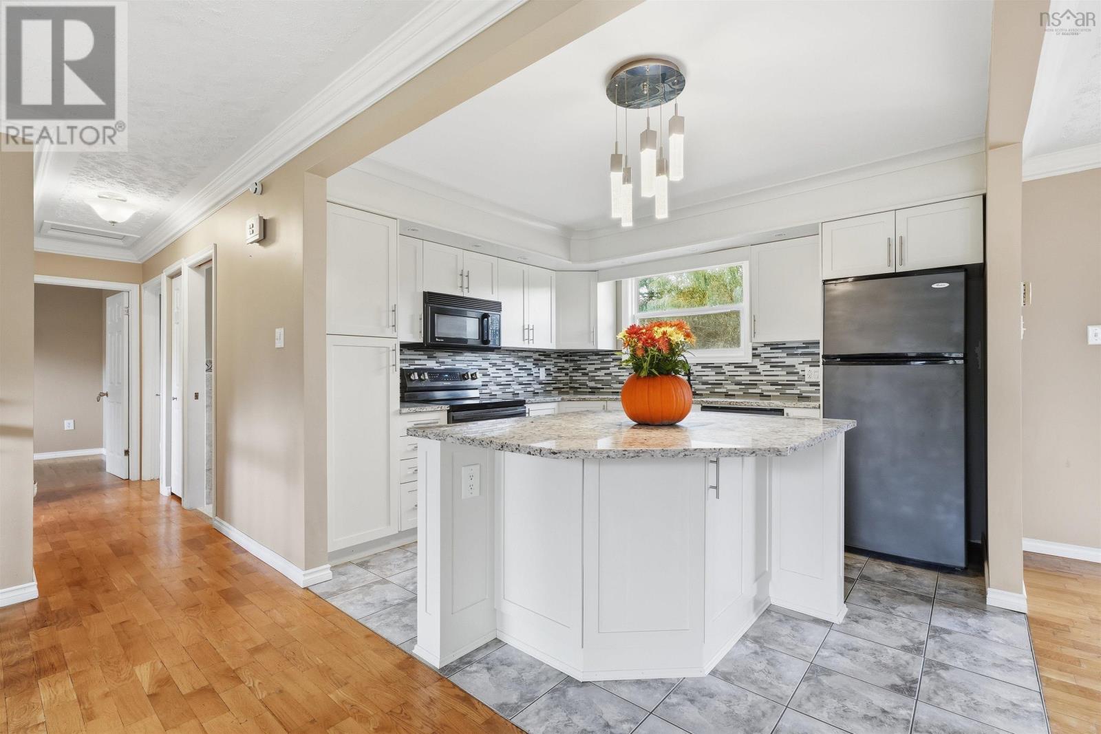 49 Mayflower Avenue Property Photo 5