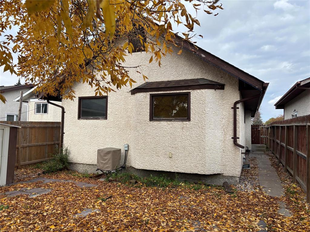 942 Summerside Avenue Property Photo 3