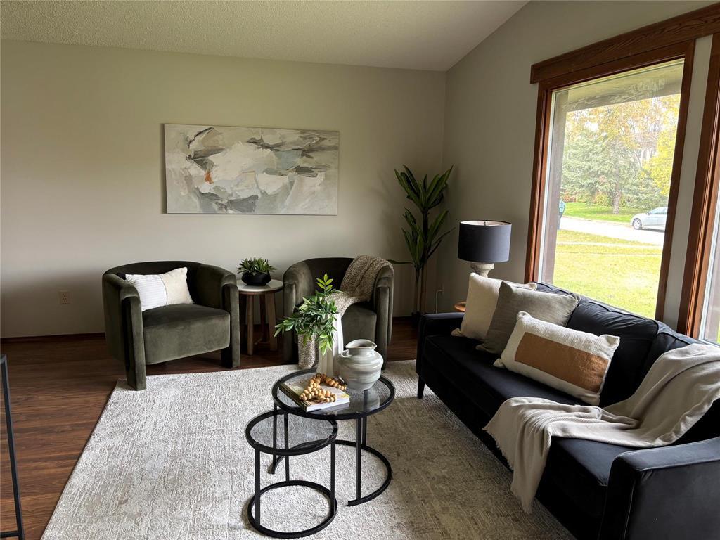 942 Summerside Avenue Property Photo 9
